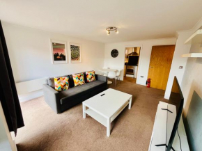 Exquisite City Centre Apartment - Recently refurbed - 2 Bed 2 Bath - Free Parking - Netflix Amazon Disney